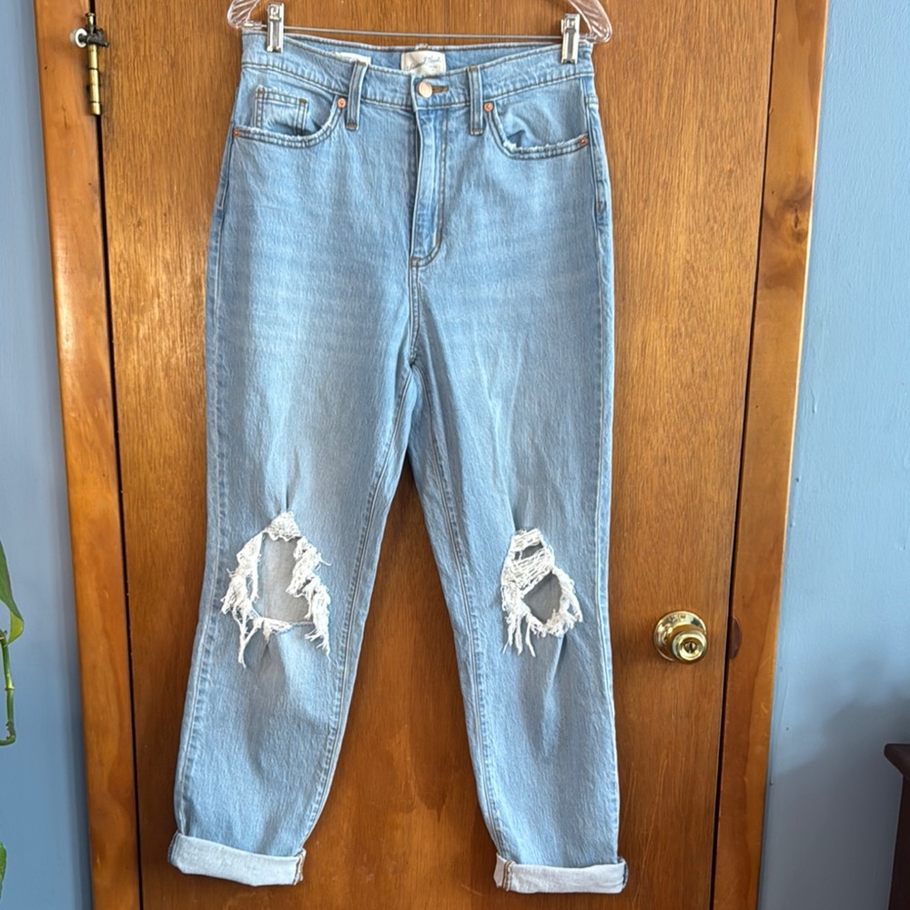 Universal Thread Light Blue Ripped 90’s vintage straight Jeans. Sz 6R